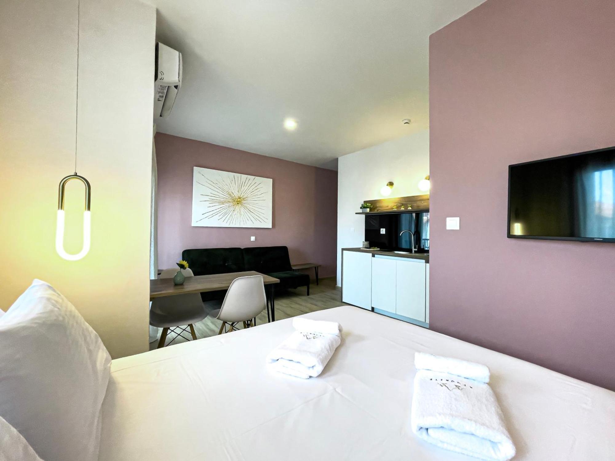 Athonite All Seasons Luxury Suites Ierissos Bagian luar foto